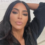 Até mesmo Kim Kardashian possui cicatrizes. (Foto: Instagram)