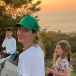 Logo a princípio, Gisele disse que cada um de seus filhos tem sua função dentro de casa para deixar tudo em ordem. (Foto: Instagram)