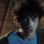 Em 2018, Alex Wolff interpreta Peter Graham no perturbador filme de Ari Aster, já considerado um dos melhores longas de terror do cinema. (Foto: Reprodução)