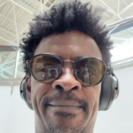 Nem todo mundo sabe que o multi-talentoso Seu Jorge despontou num grupo de Samba Rock chamado Farofa Carioca, quando tinha 27 anos. (Foto: Reprodução/Instagram)