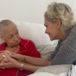 De acordo com a empresária a memória da matriarca da família já se foi há muito tempo. "Ela me esqueceu. Me olhava assim e falava: 'Ei, moça. Ei, tia'.", contou. (Foto: Reprodução/Instagram)