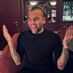 Segundo jornal espanhol, Daniel Alves pagou fiança milionária e pode ser solto nesta segunda-feira (25/03/24). (Foto: Instagram)