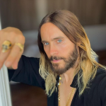 Não é incomum vermos atores que também são cantores por aí. É o caso de Jared Leto, líder da banda Thirty Seconds to Mars, atração do Lollapalooza neste sábado, 23 de março. (Foto: Instagram)