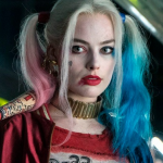 Na pele da Harley Quinn de 'Esquadrão Suicida' (2016), Margot Robbie teve que aprender a segurar a respiração debaixo d'água por cinco minutos! (Foto: Divulgação)