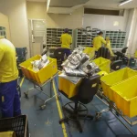 Para o envio de malotes com grandes volumes, calculados em quilos e contratados por pessoa jurídica, é necessário consultar a tabela de distância e peso disponibilizada no site dos Correios. (Foto: Agência Brasil)