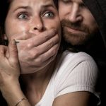 O suspeito do crime, esposo da mulher que enviou as fotos e vídeos explícitos, foi detido em flagrante. ( Foto: Unsplash)