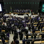 A corrida para finalizar alianças e negociações partidárias antes das eleições municipais deste ano está atrasando a deliberação sobre temas importantes. (Foto: Agência Brasil)