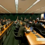 Conforme divulgado pelo site da Câmara dos Deputados, o relator, deputado Delegado Paulo Bilynskyj (PL-SP), emitiu parecer favorável ao projeto e ao substitutivo da Comissão de Segurança Pública e Combate ao Crime Organizado. (Foto: Agência Brasil)