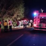 Conforme informações fornecidas pela Polícia Rodoviária Estadual (PRE), as vítimas estavam a bordo de um micro-ônibus que tombou no município de Nossa Senhora das Graças. (Foto: CBPR)