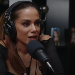 Com isso, no Instagram, Anitta comemorou o lançamento com um post em inglês: "O funk é parte da cultura de quem vive nas favelas brasileiras, de onde eu venho". (Foto: Youtube)