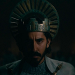 Um dos atores mais talentosos de sua geração, Dev Patel acabou de fazer sua estreia como diretor em “Fúria Primitiva”. (Foto: A24)