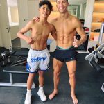 Vamos começar com o jogador de futebol Cristiano Ronaldo, um dos atletas mais renomados da atualidade e que teve um filho por meio de barriga de aluguel (Foto: Instagram)