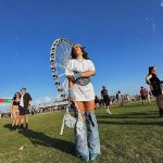 No último final de semana, a atriz Mel Maia recebeu críticas porque surgiu em cima do ombro de um amigo enquanto curtia o festival de música Coachella, nos Estados Unidos (Foto: Instagram)