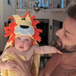 O cantor é pai de dois filhos gêmeos, que foram concebidos por meio de barriga de aluguel (Foto: Instagram)