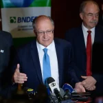 Quanto aos incentivos ao agronegócio, Alckmin mencionou a criação de investimentos em letras de crédito e a depreciação acelerada para modernizar máquinas agrícolas, visando promover o desenvolvimento, a geração de empregos e a atração de investimentos. (Foto: Agência Brasil)