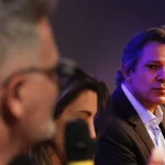 No primeiro evento, realizado na terça-feira (16) na Câmara de Comércio dos Estados Unidos, Haddad explicou os efeitos da reforma tributária aprovada no ano passado sobre as oportunidades de investimento estrangeiro no Brasil. (Foto: Agência Brasil)