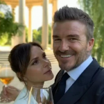 Em 1999, David Beckham e Victoria Adams trocaram votos de amor eterno em um festão que teria custado por volta de 800 mil dólares na época. (Foto: Instagram)