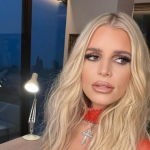 Jessica Simpson disse que, durante a gravidez, sonhou eu órgão feminino estava comendo um saco de Skittles... (Foto: Instagram)