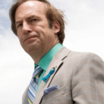 O ator Bob Odenkirk, mais conhecido por seu papel nas séries 'Better Call Saul' e 'Breaking Bad', sofreu o que descreveu como um "pequeno ataque cardíaco" em julho de 2021. (Foto: Divulgação)