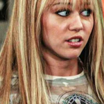 Em conversa com a revista Marie Claire, Miley Cyrus revelou que o traje de Hannah Montana afetou negativamente sua autoimagem. (Foto: Divulgação)