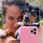 Giovanna Ewbank A atriz já era defensora dos bichinhos antes mesmo de ser famosa, e dos oito cachorros que ela cuida, dois foram adotados. (Foto: Instagram)