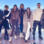 A lista de convidados do evento é super secreta como também temos várias celebridades que são personas non-gratas no tapete vermelho. Esse foi o caso da família Kardashian por muitíssimo tempo! (Foto: Instagram)