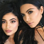 Porém, tudo isso mudou entre 2014 e 2015, com a ascensão de Kylie Jenner na fama e a relação de Kim Kardashian com Kanye West, que era, até então, super bem conectado no mundo da moda. (Foto: Instagram)