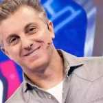 Luciano Huck estrelou na TV na Band em 1995 com o "Circulando", fez sucesso com o "Programa H" e, em 2000, estreou na Rede Globo no "Caldeirão do Huck". (Foto: Divulgação/Globo)