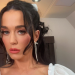 Já Katy Perry não gastou tanto quanto os outros astros para residir em Hollywood. (Foto: Reprodução/Instagram)