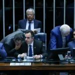 O texto aprovado torna crime o porte e a posse de qualquer quantidade de drogas. A proposta é de autoria do presidente do Congresso Nacional, senador Rodrigo Pacheco (PSD-MG). (Foto: Agência Brasil)