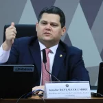 O pedido de vista coletiva dos parlamentares foi o motivo do adiamento, proporcionando mais tempo para a análise do texto. (Foto: Agência Brasil)