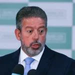 Em primeiro lugar, Lira deixou claro que não pretende responder diretamente a Lula. Após chamar Padilha de "incompetente", o presidente da Câmara afirmou que não entrará em um embate público com o presidente da República, para evitar aumentar a crise com o governo. (Foto: Agência Brasil)