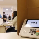 Segundo os organizadores, com base em dados do IBGE, aproximadamente 5,7 milhões de jovens entre 16 e 18 anos estão aptos a votar. (Foto: Agência Brasil)