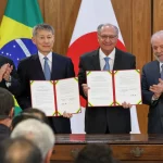 A cerimônia, que aconteceu no Palácio do Planalto, contou com a presença do presidente brasileiro Luiz Inácio Lula da Silva e do primeiro-ministro japonês, Fumiu Kishida. (Foto: Agência Brasil)