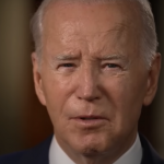 “Você sabe, uma das razões pelas quais nossa economia está crescendo é por sua causa e por muitos outros. Por que? Porque acolhemos imigrantes”, disse Biden, de acordo com uma transcrição oficial da Casa Branca divulgada na quinta-feira (2). (Foto: Youtube)