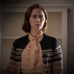 A atriz Emily Blunt (“O Diabo Veste Prada”, “Oppenheimer”) revelou não ser a maior fã de cenas de beijo em filmes. (Foto: Universal Pictures)