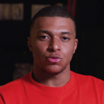 “Sempre disse que falaria a vocês quando a hora viesse, e gostaria de anunciar a todos vocês que este é meu último ano no Paris Saint-Germain", afirmou Mbappé. (Foto: X)