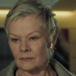 Assim, após a atriz australiana dizer que os avisos são "falta de respeito", Judi Dench se juntou ao time e deu declarações fortes sobre o tema. (Foto: Divulgação)