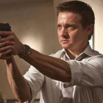 Trata-se de Jeremy Renner, que interpretou o agente William Brandt em “Protocolo Fantasma” e “Nação Secreta”, respectivamente o quarto e quinto filme da saga. (Foto: Paramount)