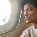 "É dia 8 de outubro, e tem um show nesse dia no Brasil. Avisem a todos, é a festa do aniversário brasileira do Bruno", disse Bruno Mars (Foto: Instagram)