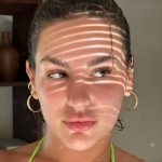 Nas imagens, Kéfera brincou que pretende filmar para os seguidores quando encontrar algum cara que chame atenção (Foto: Instagram)