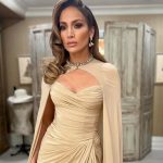 Jennifer surpreendeu com o look escolhido para a festa (Foto: Instagram)