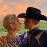 Katy Perry imortalizou o anúncio de que estava esperando seu primeiro filho com Orlando Bloom. (Foto: Instagram)