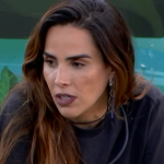 "A gente tem sempre que aprender e evoluir na vida.", afirmou Wanessa logo a princípio. "Sempre fui uma cantora, uma artista, que quer ir além da música, sempre busquei causas.", disse na sequência. (Foto: Reprodução/GloboPlay)