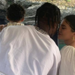 Depois do nascimento, em abril de 2018, Kylie Jenner e Travis Scott lançaram um vídeo no YouTube documentando toda a gravidez. (Foto: Instagram)