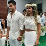 Arthur Aguiar e Maíra Cardi foram casados de 2017 a 2022. O casamento foi oficializado uma cerimônia íntima organizada pela coach, que foi surpresa até mesmo para o ator! (Foto: Reprodução/Instagram)