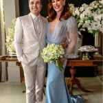 Claudia Raia se casou com Jarbas Homem de Mello usando um vestido azul meio esverdeado. (Foto: Instagram)