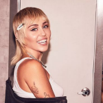 É que, quando era criança, a artista era muito sorridente (e ainda é, como podemos ver na imagem); Por esse motivo, as pessoas a chamavam de 'Smiley', que mais tarde foi abreviado para Miley. (Foto: Instagram)