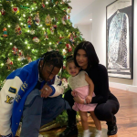 Kylie Jenner e Travis Scott também já revelaram qual foi a primeira palavra dita pela filha, Stormi. (Foto: Instagram)