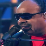 Stevie wonder na realidade se chama stevland morris. (Foto: Reprodução/YouTube)